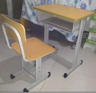 新型課桌椅實(shí)物