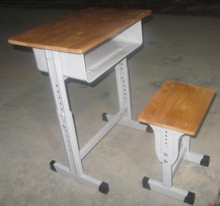 新型課桌椅實(shí)物10